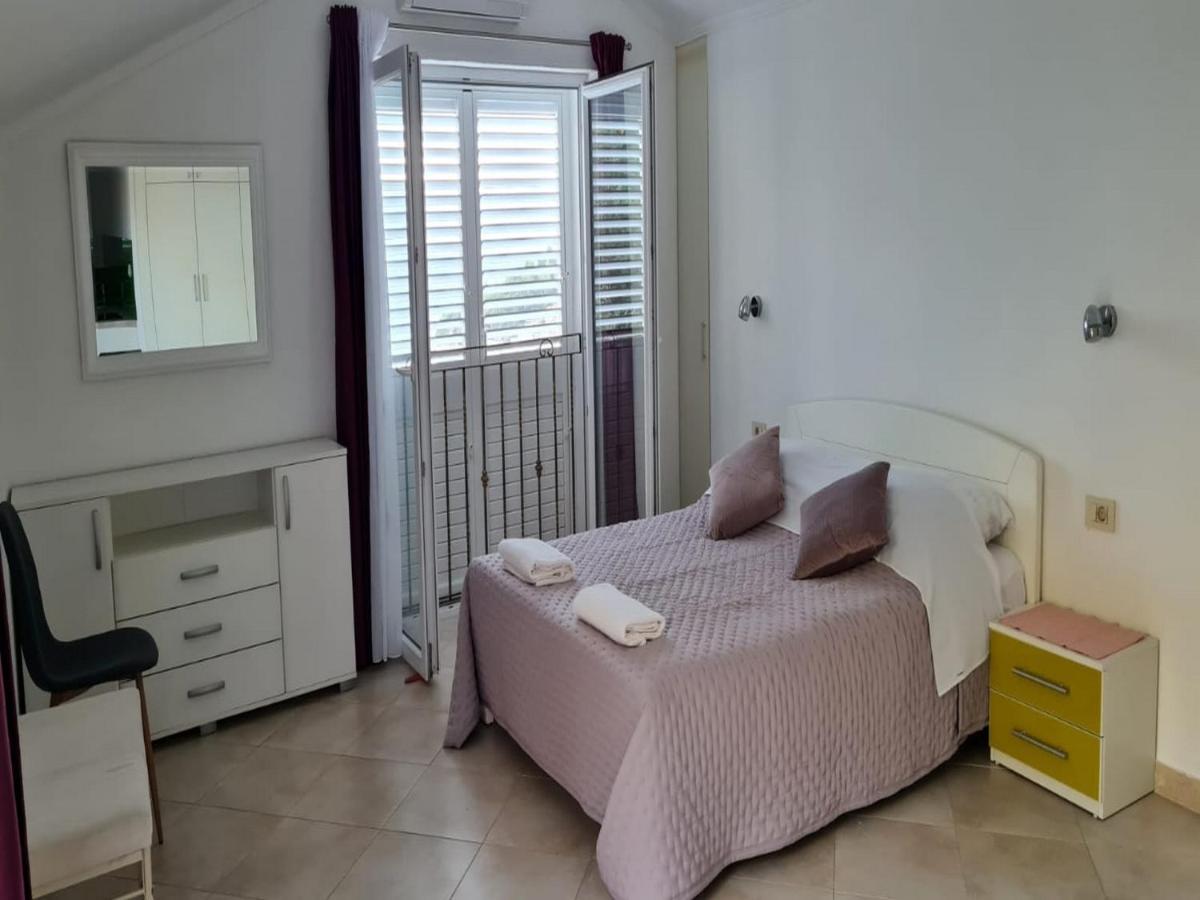 Holiday home Mico Drvenik (Split-Dalmatia)